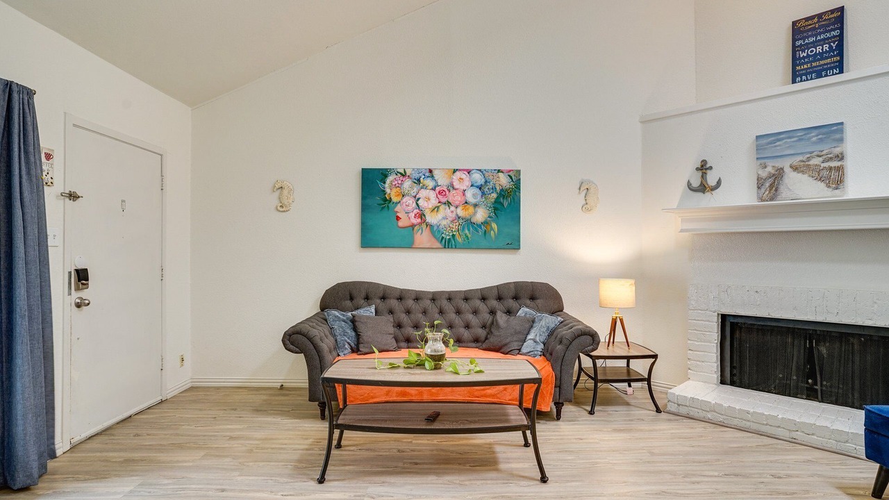Photo of Livingroom in Northeast Dallas