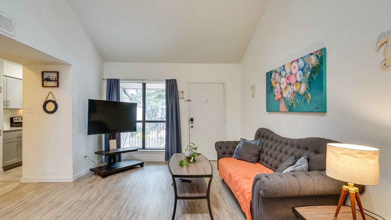 Photo of Livingroom in Northeast Dallas