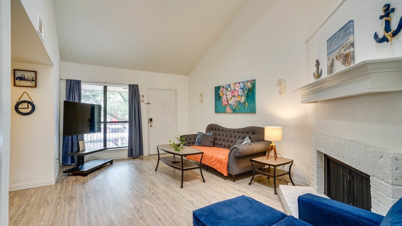 Photo of Livingroom in Northeast Dallas