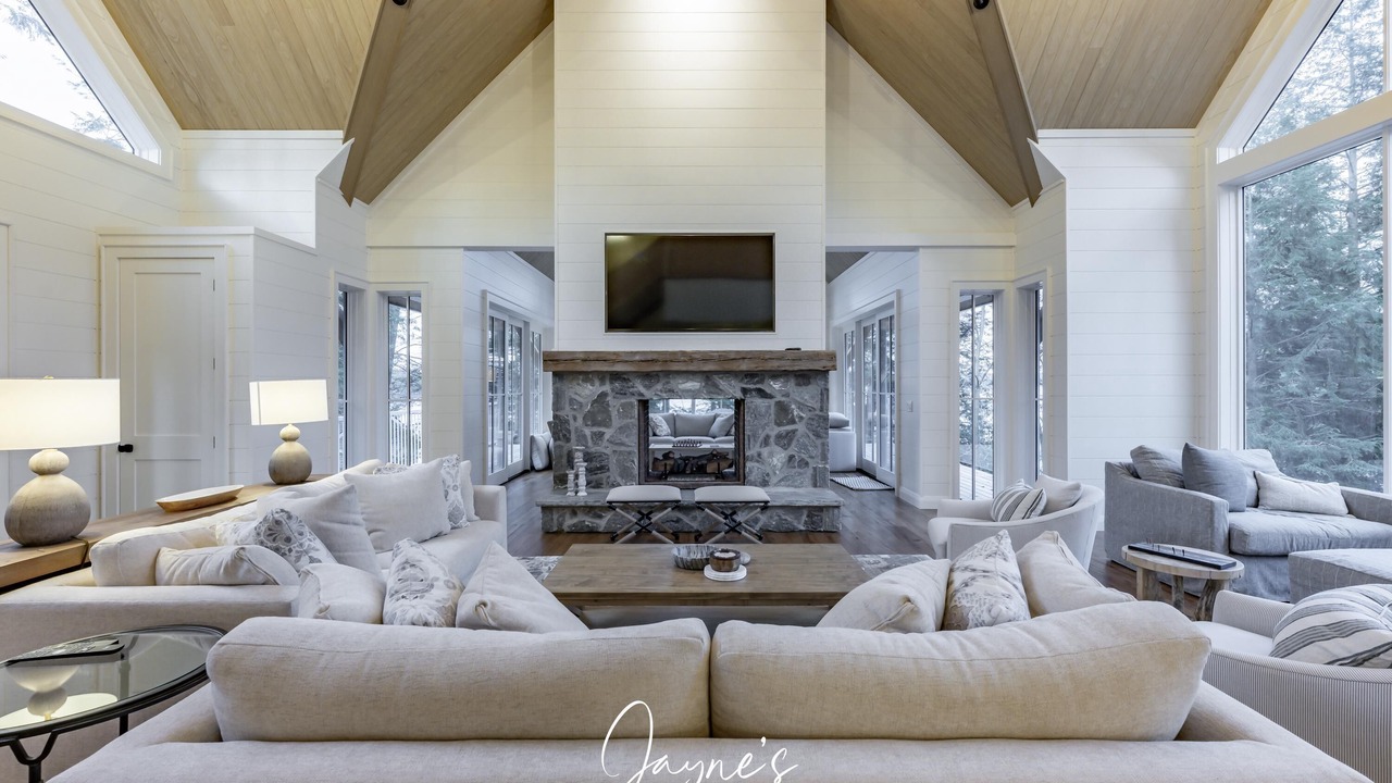 Photo of Livingroom in Muskoka Lakes