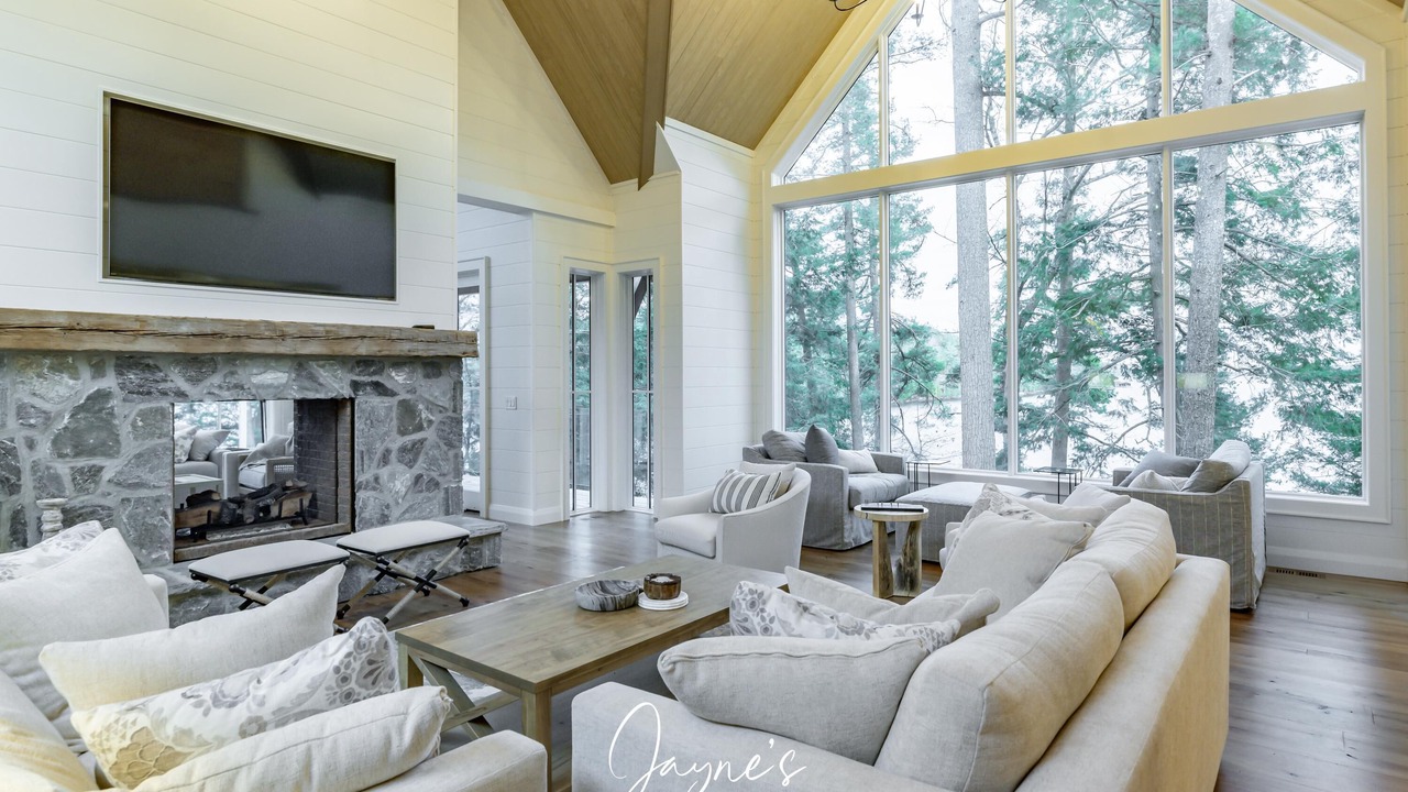 Photo of Livingroom in Muskoka Lakes