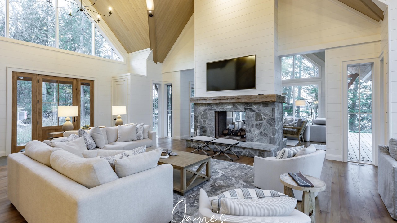 Photo of Livingroom in Muskoka Lakes
