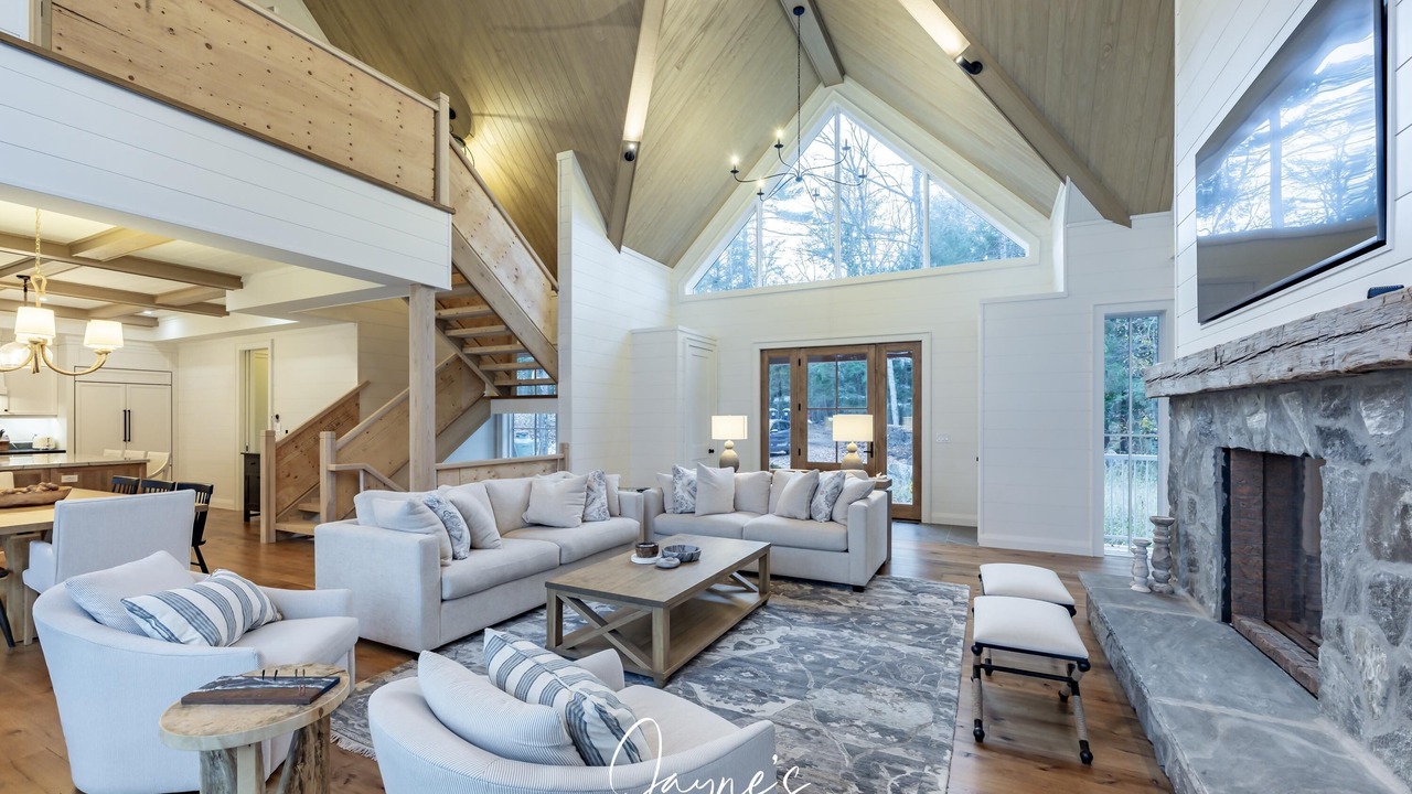 Photo of Livingroom in Muskoka Lakes