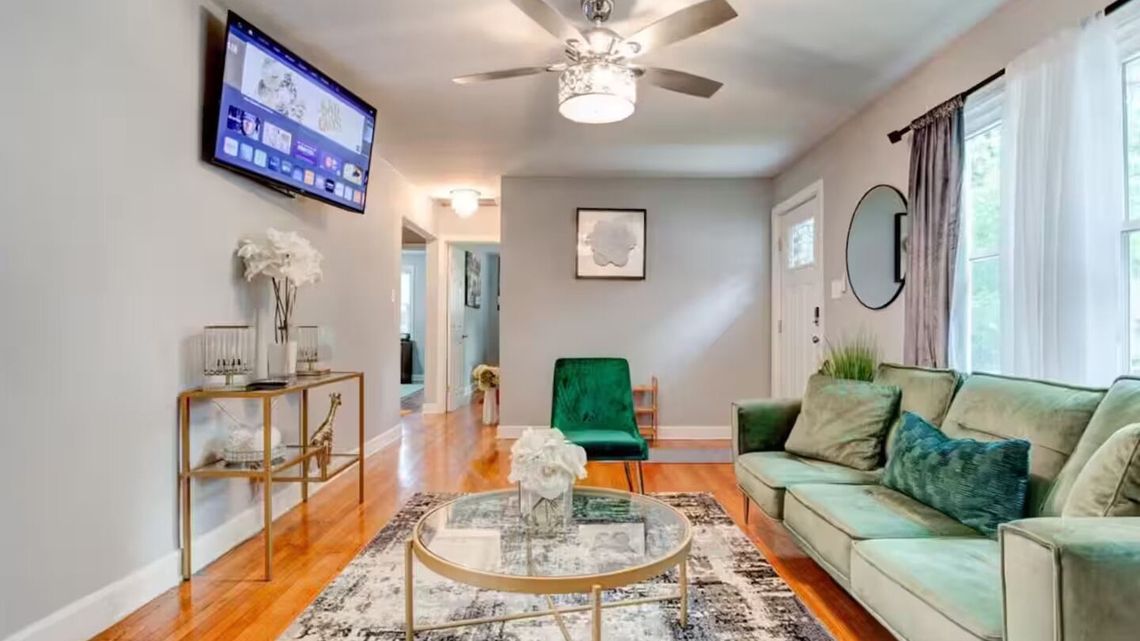 Photo of Livingroom in Woodland Heights