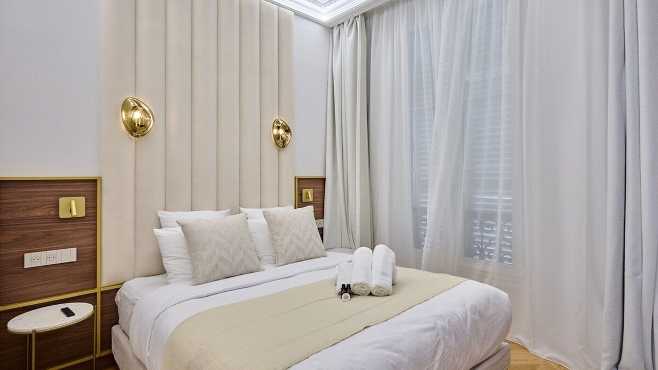 Photo of Bedroom in 8th Arrondissement