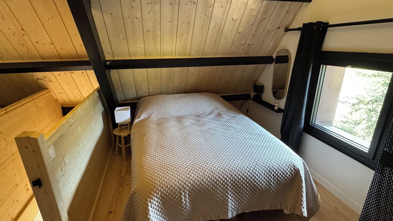 Photo of Bedroom in Campan