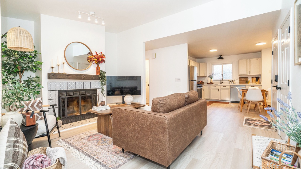 Photo of Livingroom in University Area