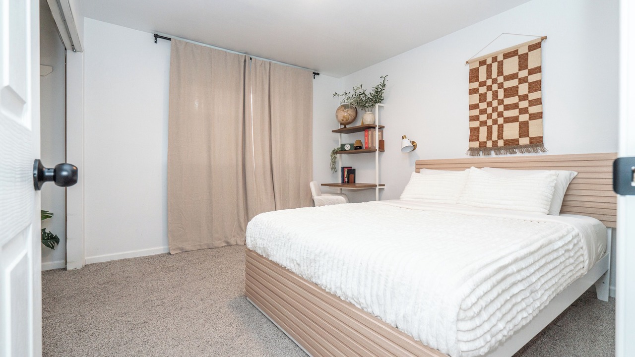 Photo of Bedroom in University Area