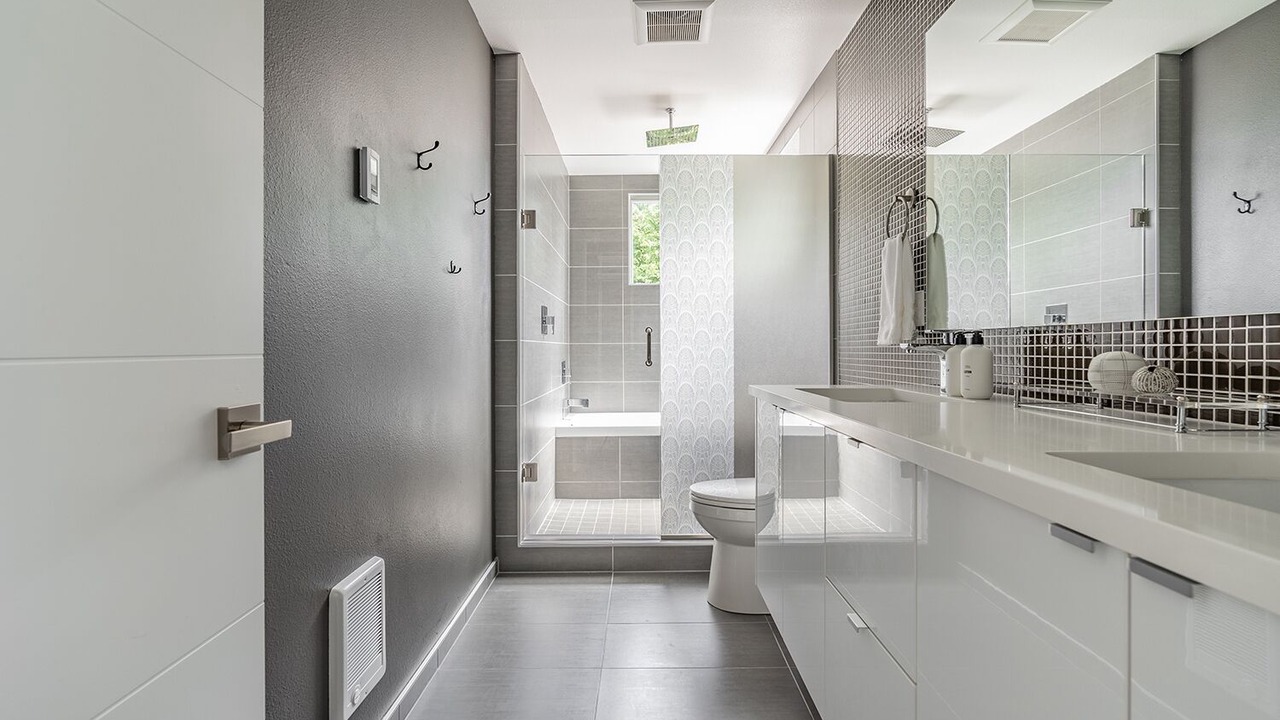 Photo of Bathroom in Fairmount Park