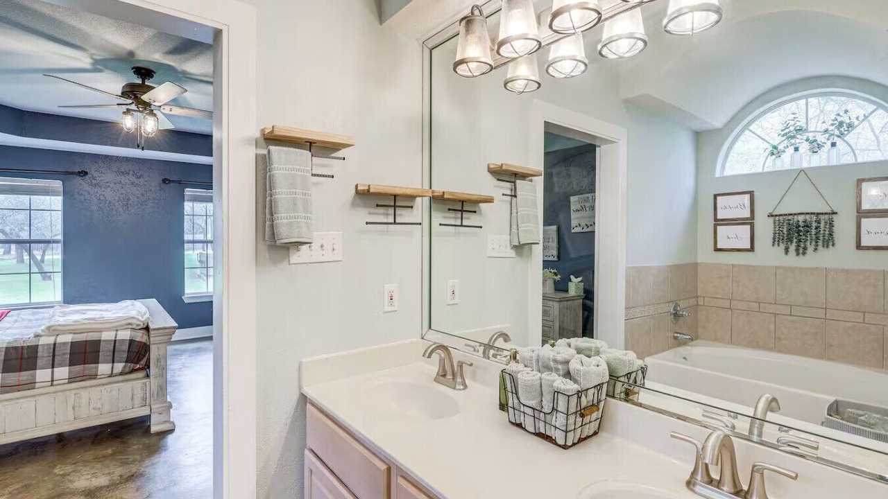 Photo of Bathroom in Morgans Point Resort