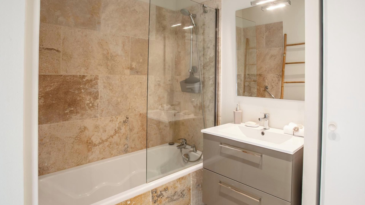 Photo of Bathroom in Lezignan-la-Cebe