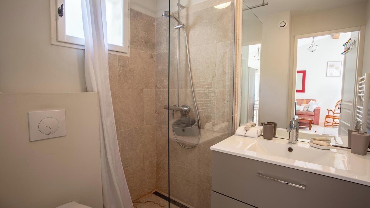 Photo of Bathroom in Lezignan-la-Cebe