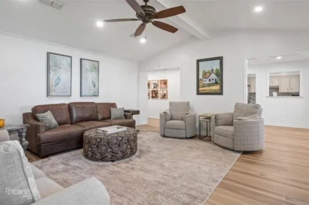 Photo of Livingroom in Homer