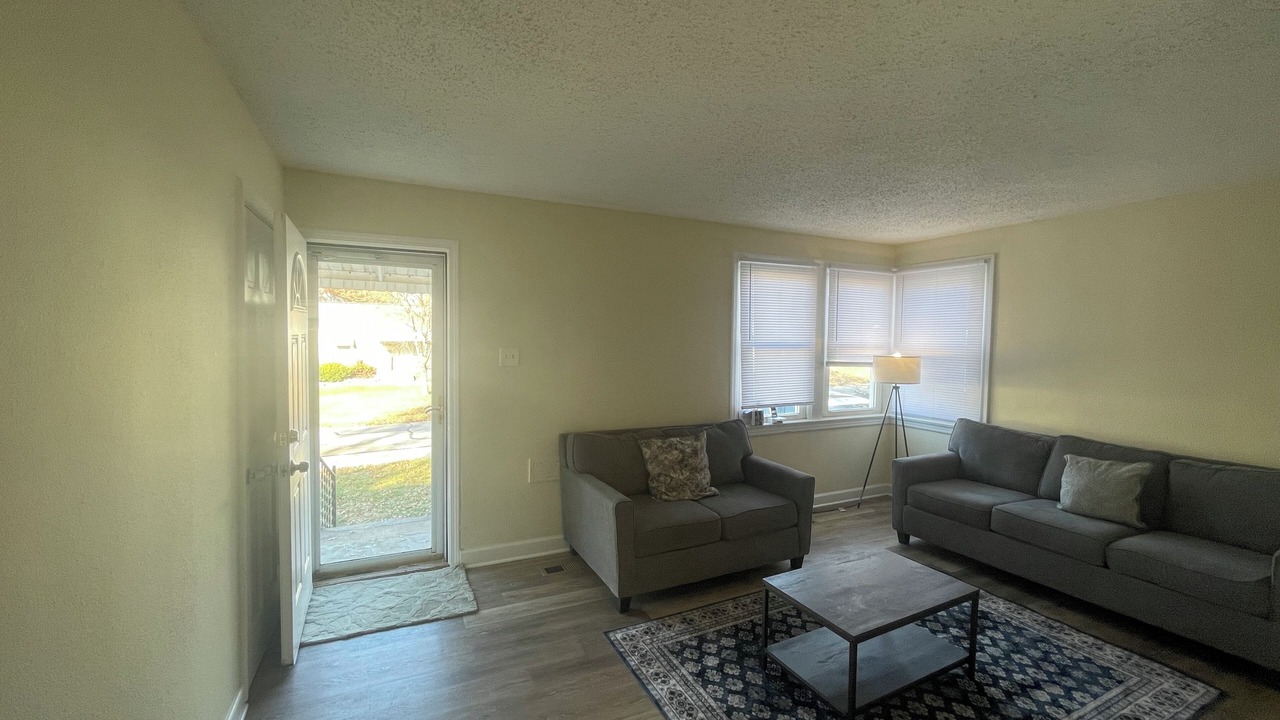 Photo of Livingroom in Airport Township