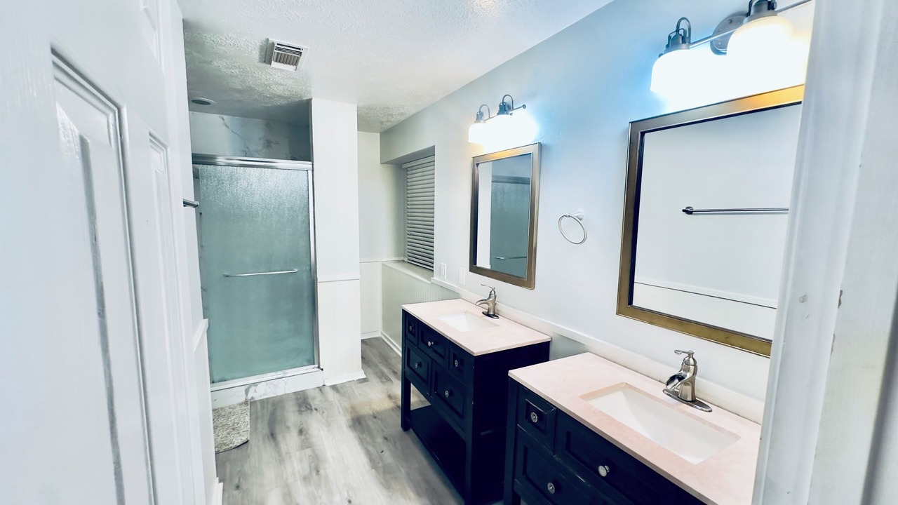 Photo of Bathroom in Clodine