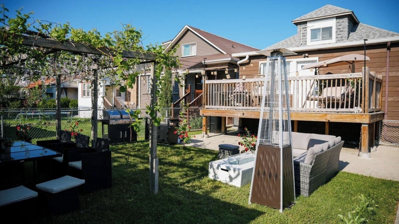 Photo of Outdoor in Belmont Cragin