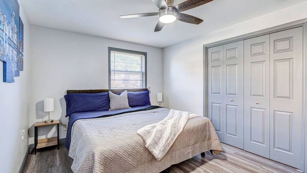 Photo of Bedroom in Elmwood Park