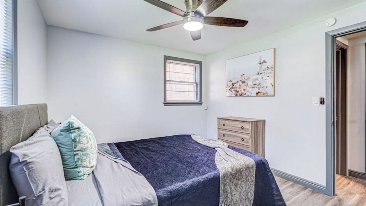 Photo of Bedroom in Elmwood Park