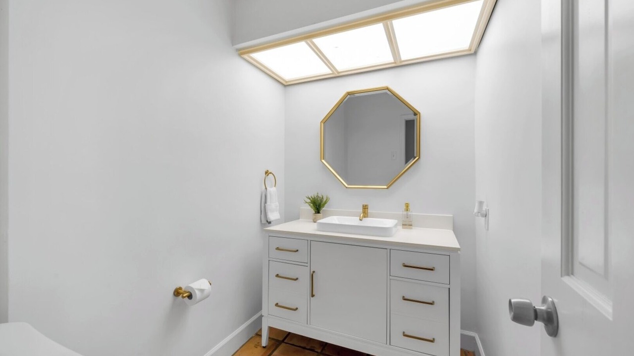 Photo of Bathroom in Largo