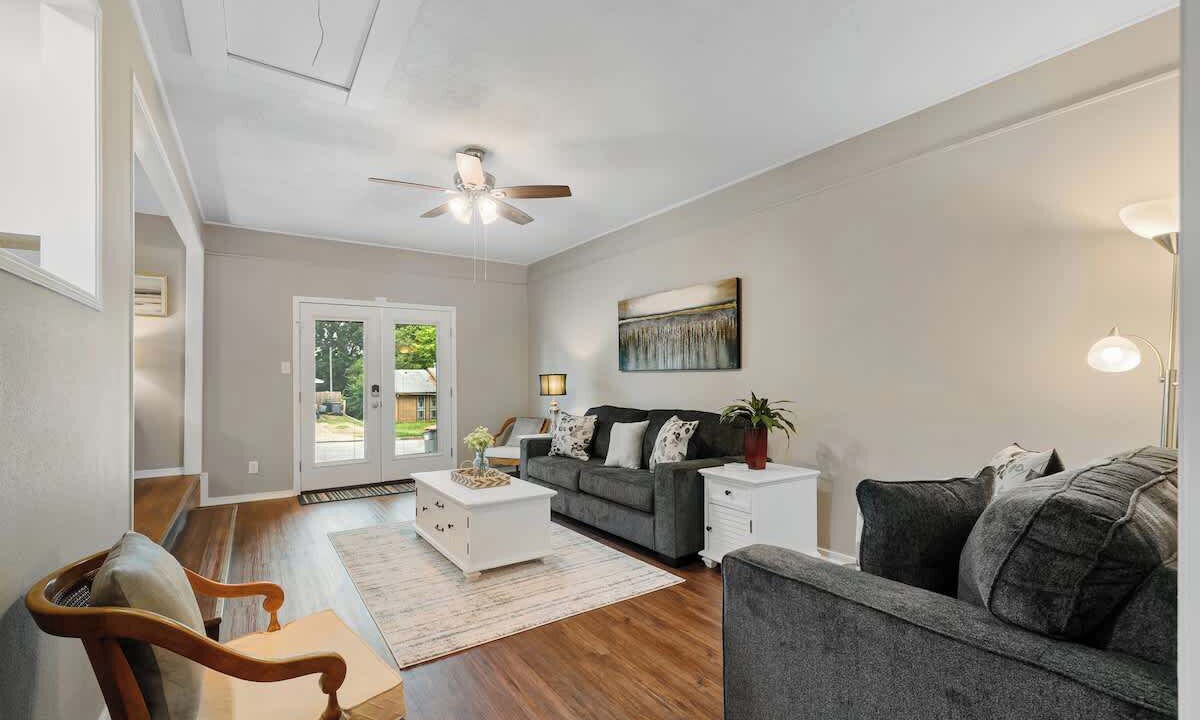 Photo of Livingroom in Barling