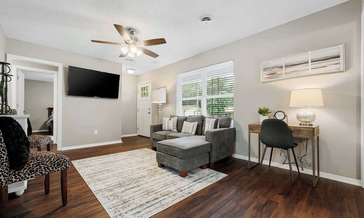 Photo of Livingroom in Barling
