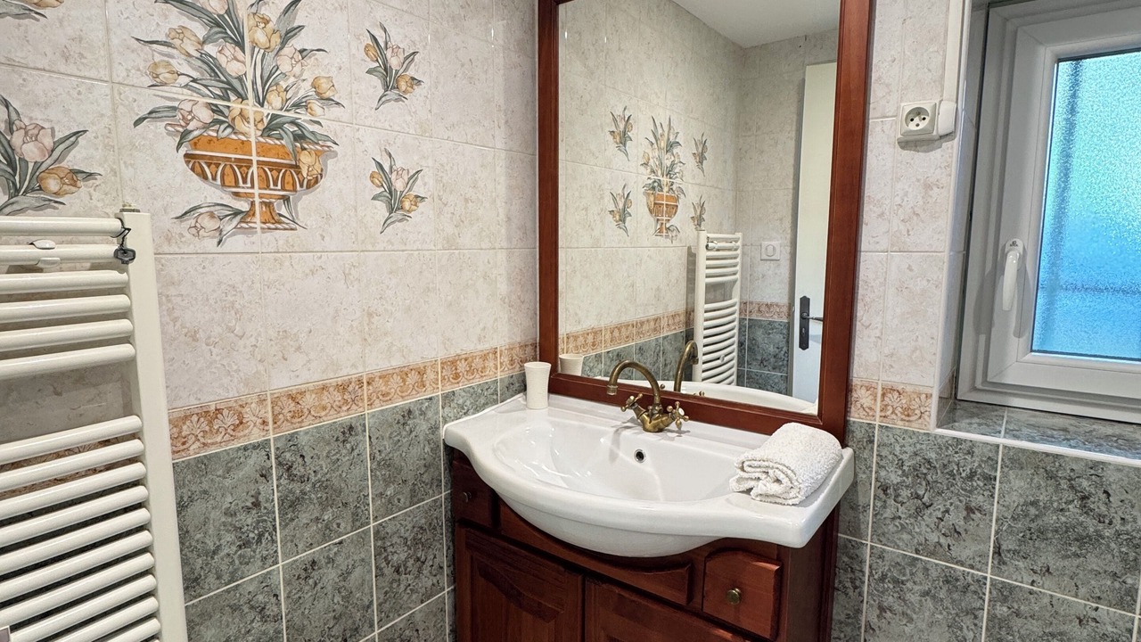 Photo of Bathroom in La Chapelle-de-Guinchay