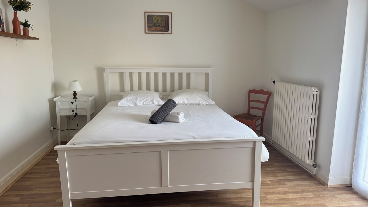 Photo of Bedroom in La Chapelle-de-Guinchay