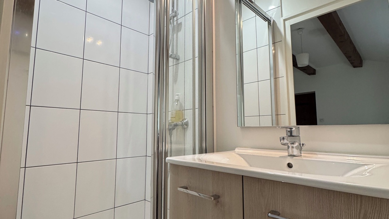 Photo of Bathroom in La Chapelle-de-Guinchay