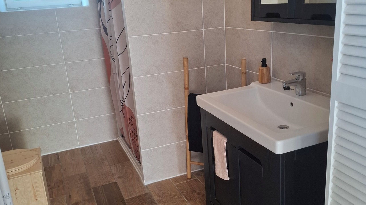 Photo of Bathroom in Saint-Jean-de-la-Motte