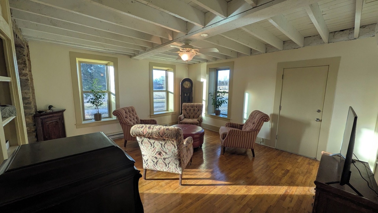 Photo of Livingroom in Pauline