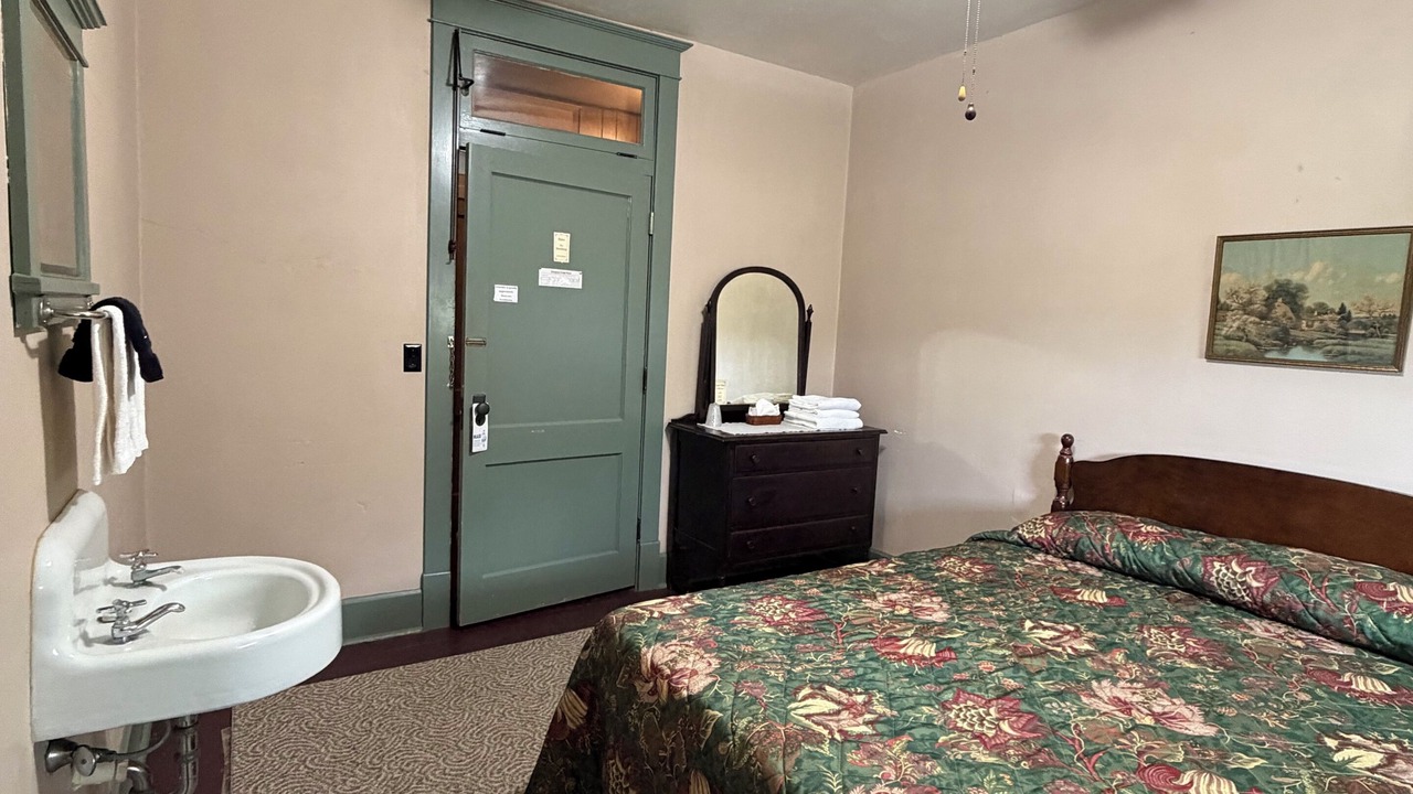 Photo of Bedroom in Steelville