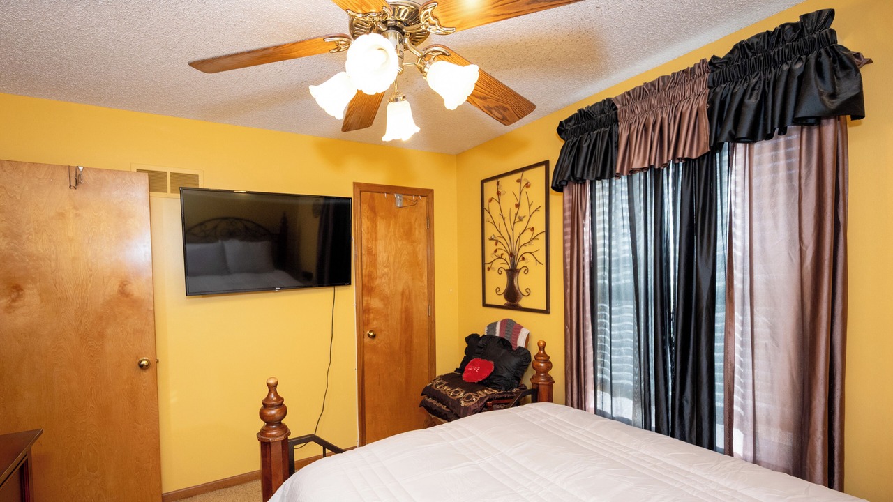 Photo of Bedroom in South Kansas City
