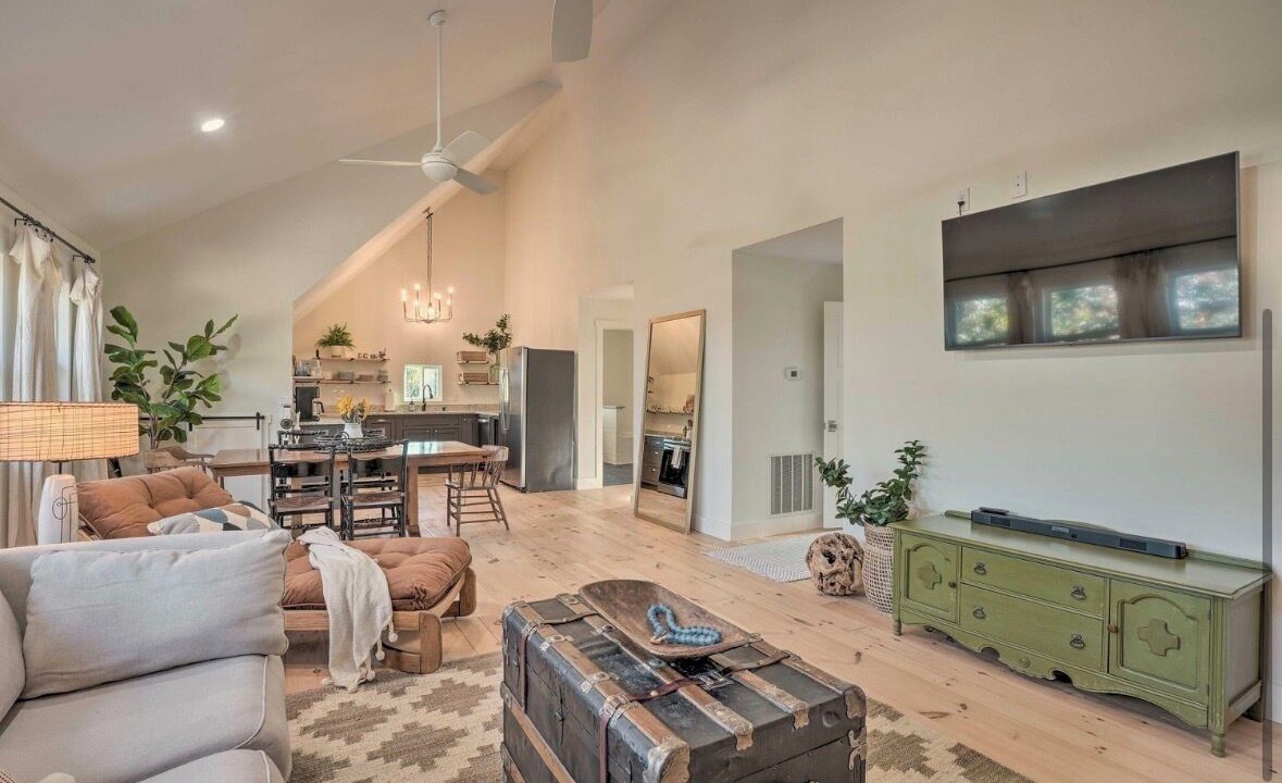 Photo of Livingroom in Eagle Rock