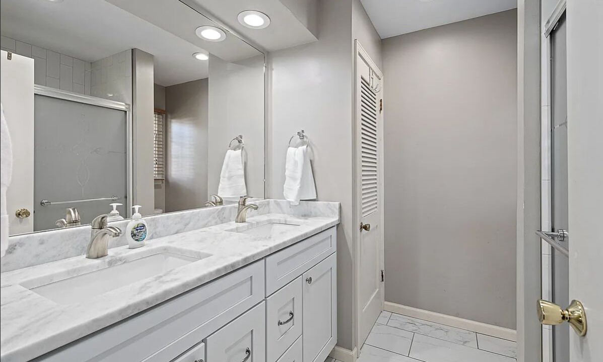 Photo of Bathroom in Ward Parkway