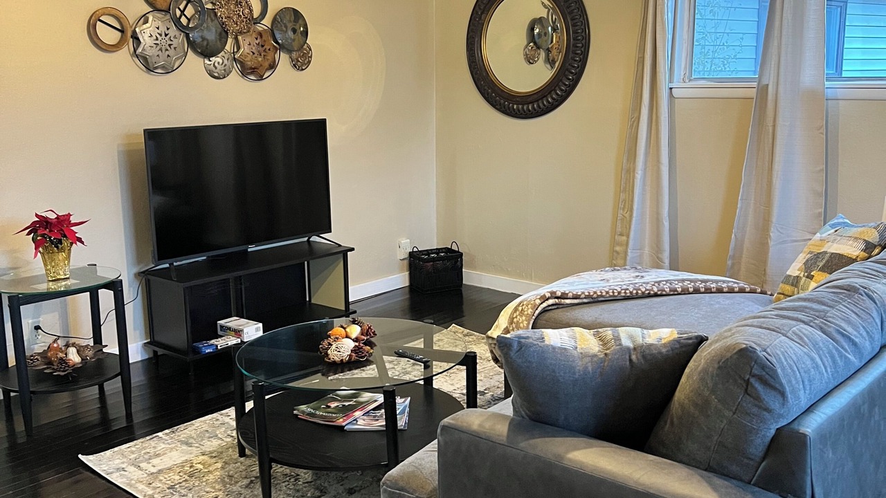 Photo of Livingroom in Shoal Creek Drive