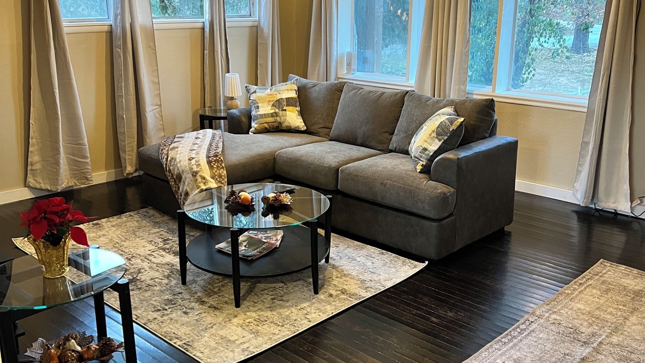 Photo of Livingroom in Shoal Creek Drive