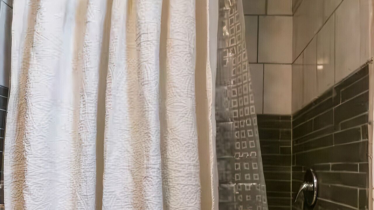 Photo of Bathroom in Handley