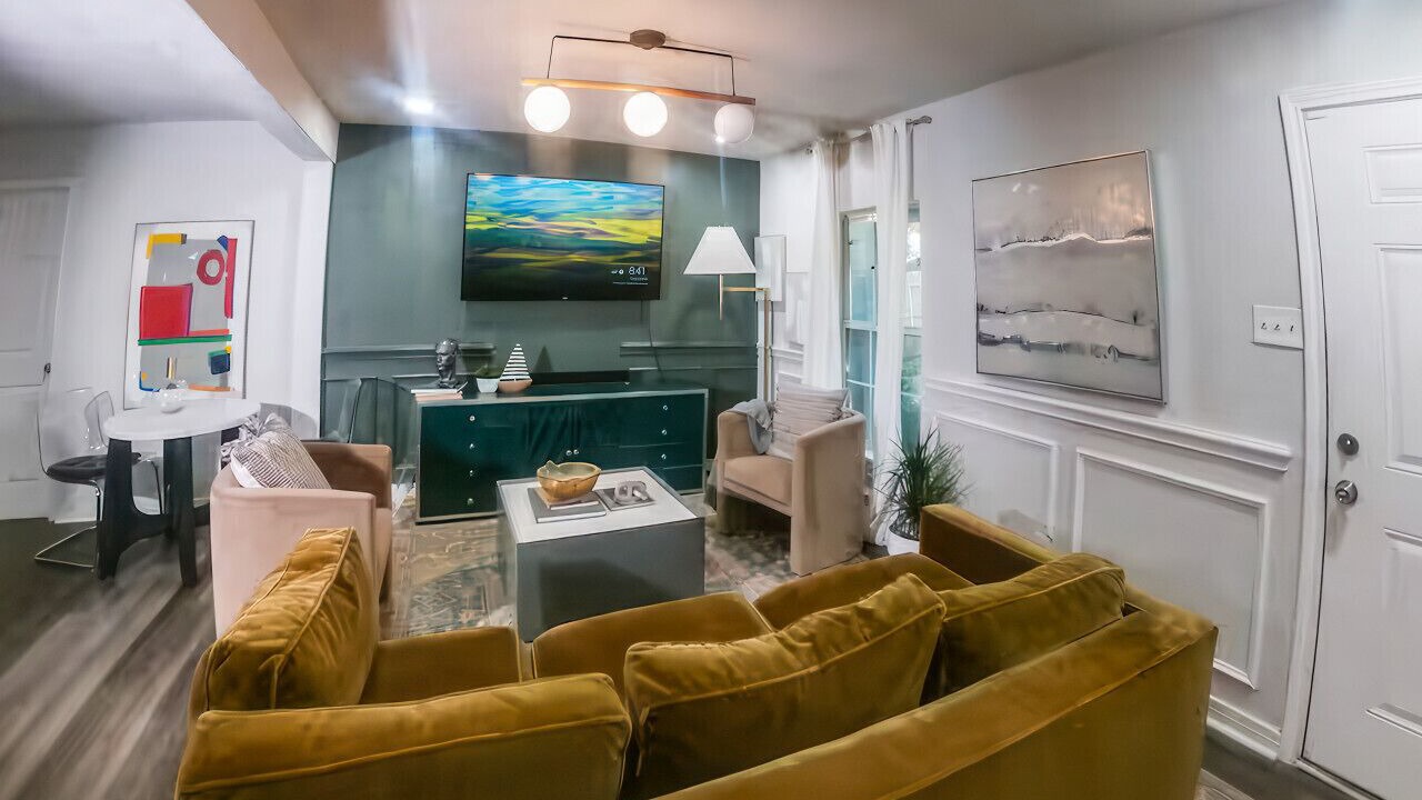 Photo of Livingroom in Handley