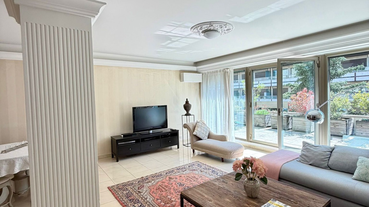 Photo of Livingroom in Chaillot