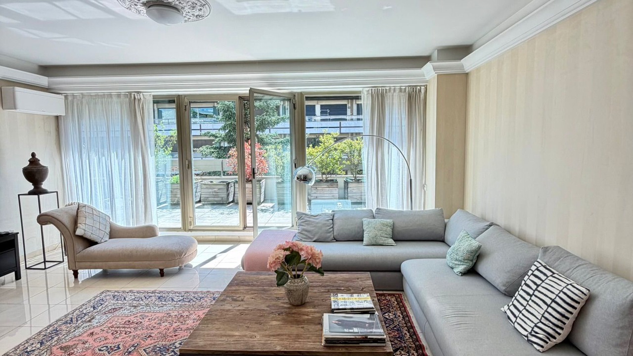 Photo of Livingroom in Chaillot
