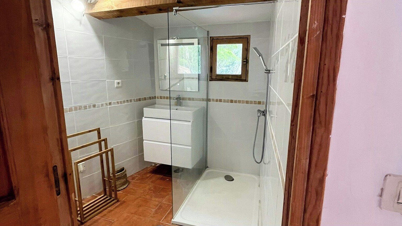 Photo of Bathroom in Roquefort-des-Corbieres