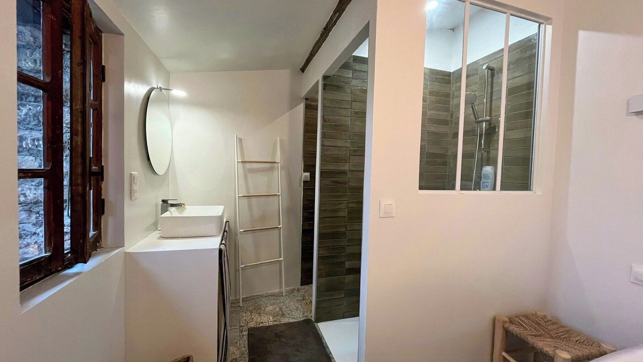 Photo of Bathroom in Roquefort-des-Corbieres