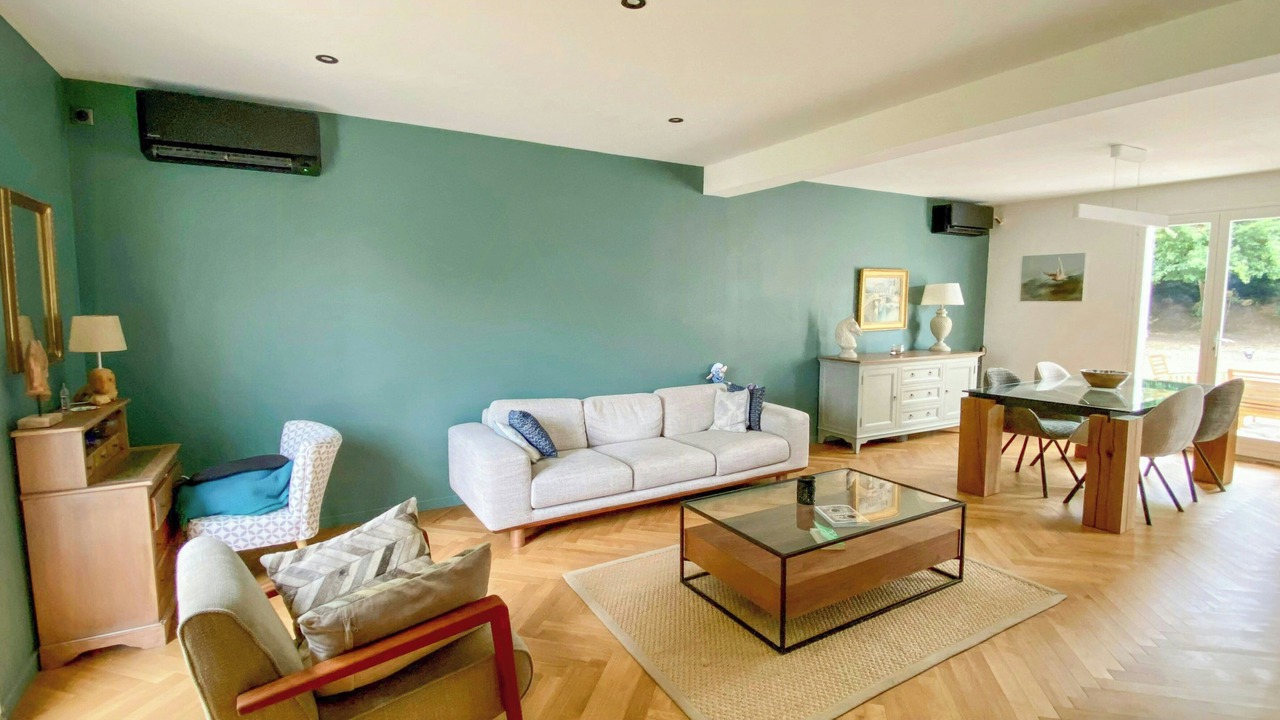 Photo of Livingroom in Courteuil