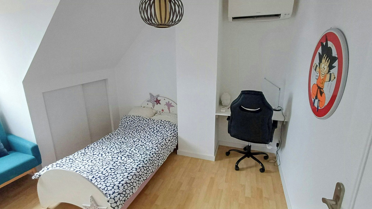 Photo of Bedroom in Courteuil
