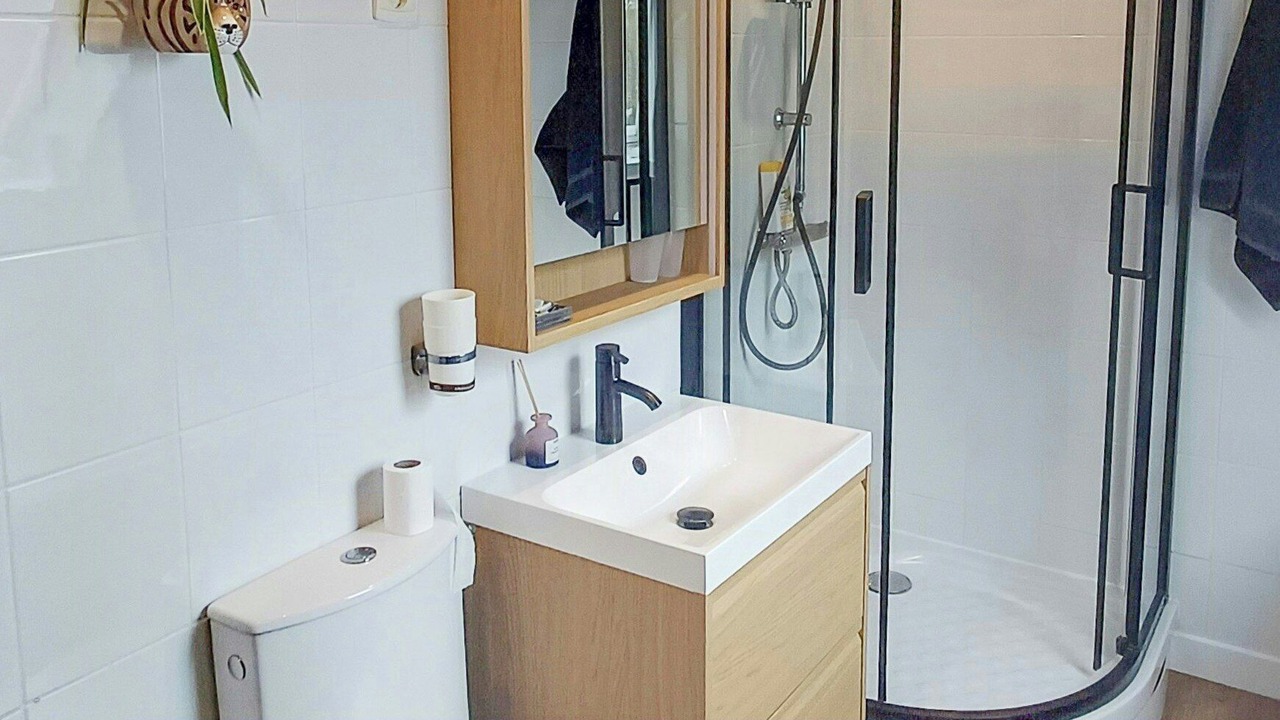 Photo of Bathroom in Courteuil