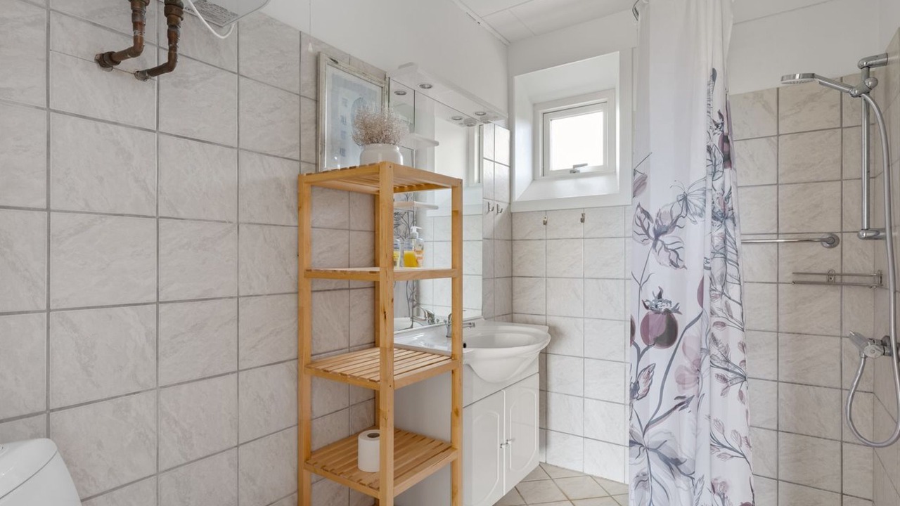 Photo of Bathroom in Helnæs By