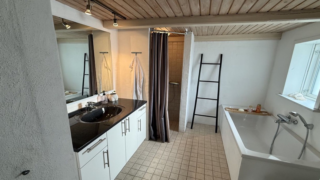 Photo of Bathroom in Trans
