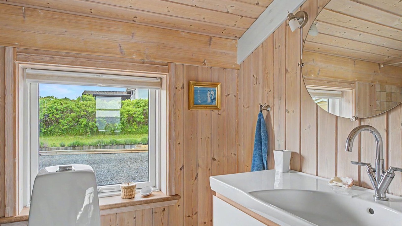 Photo of Bathroom in Helnæs By