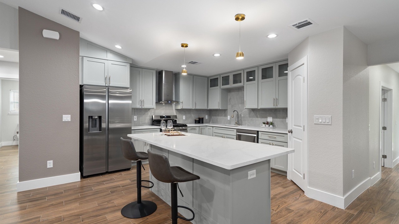 Photo of Kitchen in North Oaks Hillside