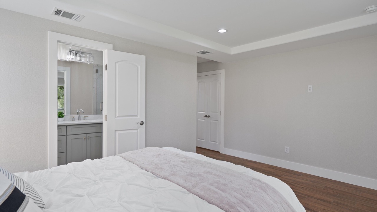 Photo of Bedroom in North Oaks Hillside